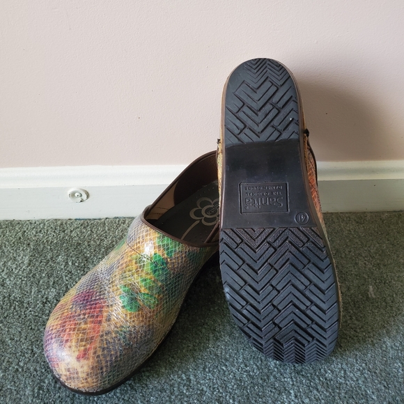 Clogs - Picture 3 of 4